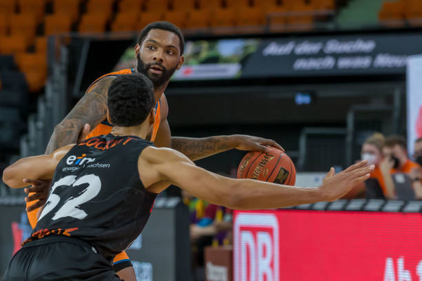 球场上的激 球场上的激